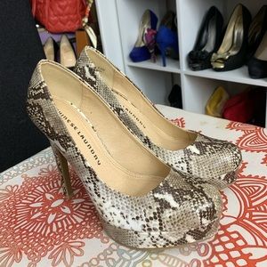 chinese laundry snake print sz 6.5 shoes